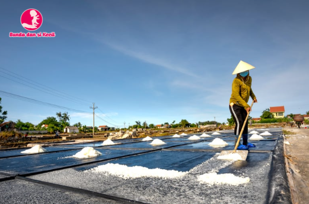 Garam Natural Kusamba: Warisan Leluhur Bali yang Menjadi Superfood Dapur Sehat